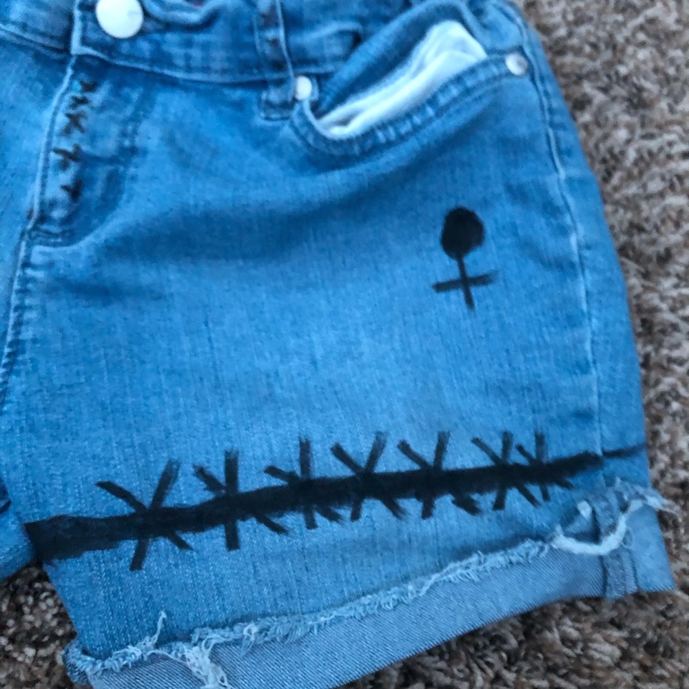 Shorts - Picture 7 of 8